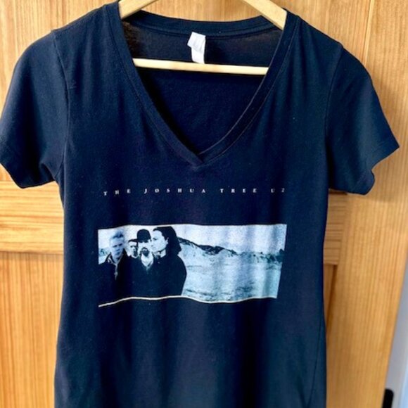 U2 Black Graphic T-shirt Joshua Tree Rock Band Women's Sz Medium - Picture 1 of 4